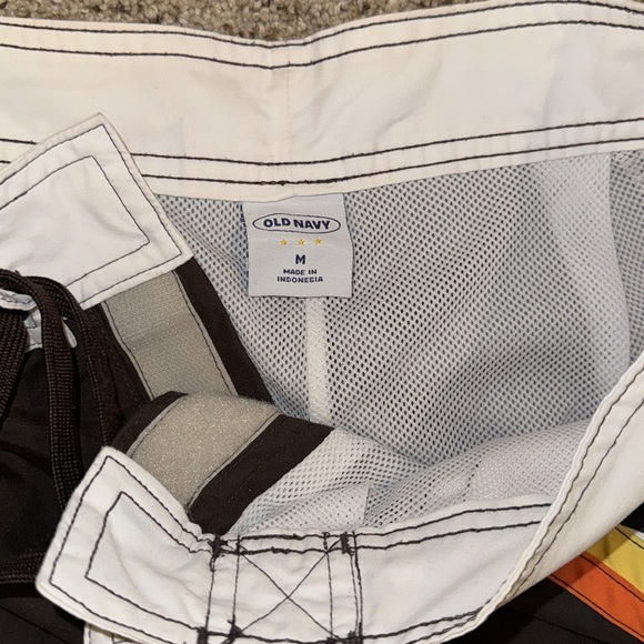 Old Navy men’s swim trunks - Picture 3 of 5